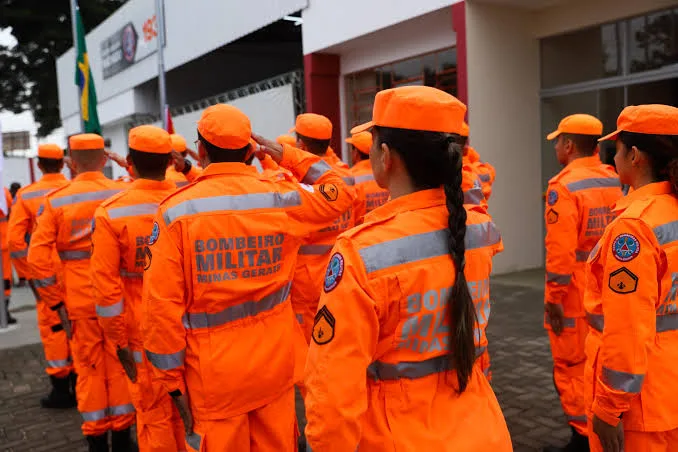 Bombeiros salvam, Minas Gerais responde